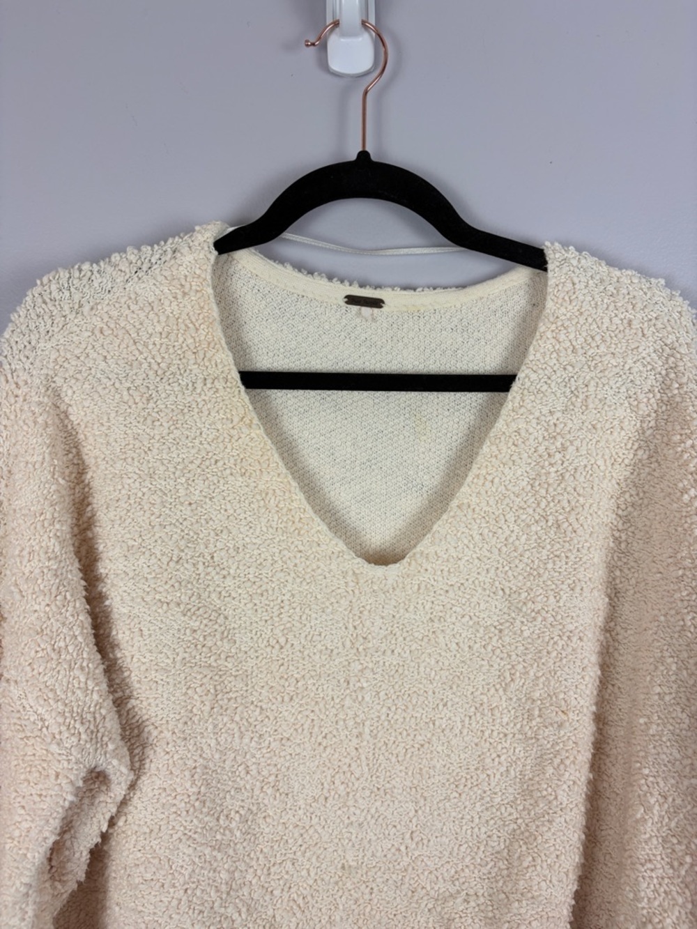 Free People Cream Fuzzy Knit Cropped Sweater V-Neck Cozy Pullover Medium - Picture 4 of 14